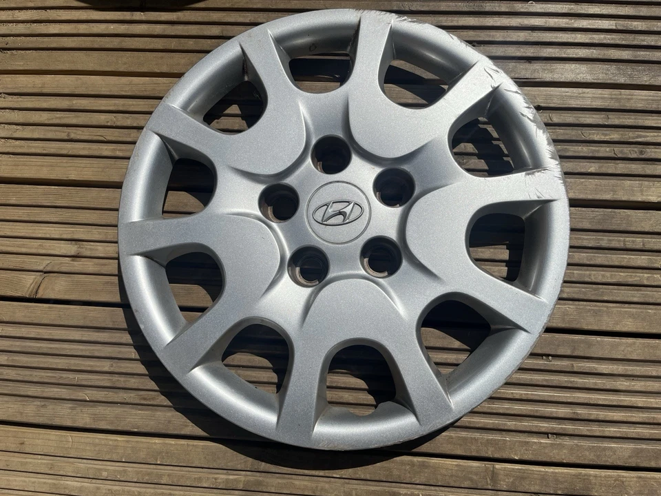 x1 Genuine Hyundai I30 15” Wheel Trim Hub Cap Single - Image 1 of 4