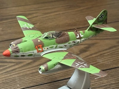 Corgi 1945 The Luftwaffe ME262A-1a-“Rojo 13” AA35703 Escala 1.72 Foto 1 de 4