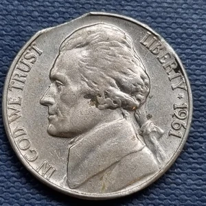 1961 Jefferson Nickel 5c - ERROR - Clipped Planchet - Uncirculated #94541 - Picture 1 of 2