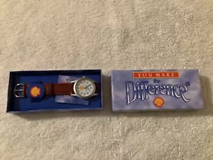 Orologio da polso VINTAGE Conchiglia Olio Benzina Pubblicità Cinturino in Pelle NOS - Foto 1 di 4