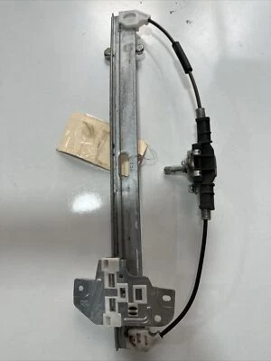 2006-2011 KIA RIO REGULADOR DE JANELA MANUAL DA PORTA DO MOTORISTA DIANTEIRO. Fabricante de equipamento original  - Imagem 1 de 2