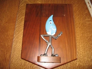 RARE VTG WILLIE WATER AWWA AWARD PLAQUE FIGURINE WILLING MASCOT - Picture 1 of 9