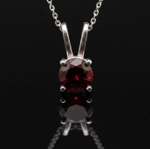 925 Sterling Silver Faceted Round Natural Garnet Gemstone Ladies Pendant - Picture 1 of 5