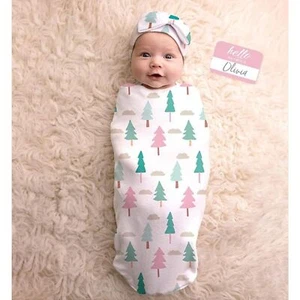 NUOVO Itzy Ritzy Wilderness Alberi Sempreverdi Cutie Bozzolo Fascia Set 0-3 mesi - Foto 1 di 4
