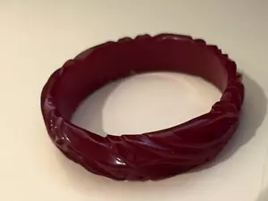 Antique Bakelite Bangle Bracelet Deep Red Nice Detail No cracks/chips 1930's - Picture 1 of 6