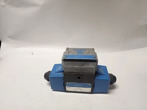 Vickers DG4S4LW-012C-B-60 PILOT VALVE 02-119493 - Picture 1 of 6