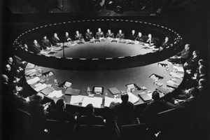 Dr. Strangelove 24X18 Poster War Room Big Board Classic Stanley Kubrick - Picture 1 of 1