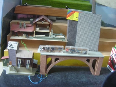 HO Gebautes Sägewerk und Verladeeinrichtung m. Motoren "Gebraucht"(688) - Bild 1 von 4