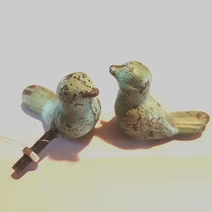 Juego De Colección De 2 Tiradores De Cajón Para Pájaros Hierro Fundido Gabinete Herrajes 1.25" Azul Verde - Imagen 1 de 8