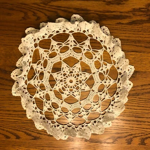 Doily de ganchillo blanco vintage con doble filo - Imagen 1 de 4