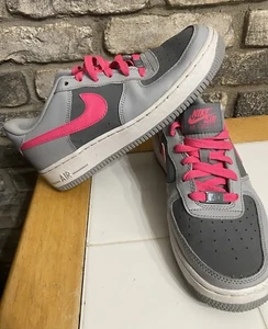 Nike Air Force 1 07 Low Cool Grey-White-Hyper Pink AF1 314219-013 Size 6.5Y 8W - Picture 1 of 7