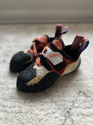 La Sportiva Solution Rock Climbing Shoes: Men’s 5.5 Women’s 6.5, 37.5 EU - Image 1 of 4