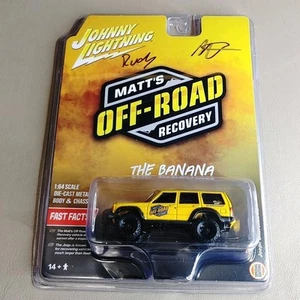 Johnny Lightning Matt’s Recovery Jeep Cherokee XJ The Banana 1:64 firmado (LEER) - Imagen 1 de 24