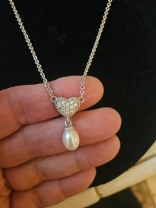 NEU ERSTAUNLICHE JUDITH RIPKA STERLINGSILBER & PERLE & CZ HERZ HALSKETTE MIT BOX - Bild 1 von 6