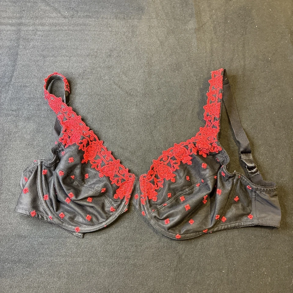 Sujetador Bali 38D 3573 Negro Rojo Paisley Encaje Deseo Con Aros Bordado Sin Relleno Foto 1 de 4