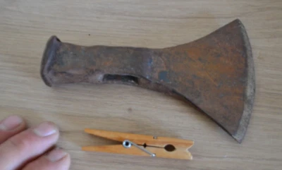 Petit fer de hache ancien à talon (460 Gr.- 15cm) - Photo 1/3