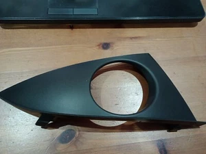 Renault Modus foglight surround 8200670279 drivers right - Picture 1 of 3