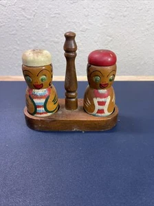 DE COLECCIÓN CHEF HOMBRE Y MUJER ARTE POPULAR AGITADORES DE SAL DE MADERA CON SOPORTE - Imagen 1 de 16
