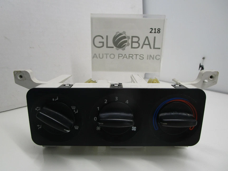 2004-2005 LAND ROVER FREELANDER 交流加热器气候控制开关原始设备制造商 — 第 1/4 张图片