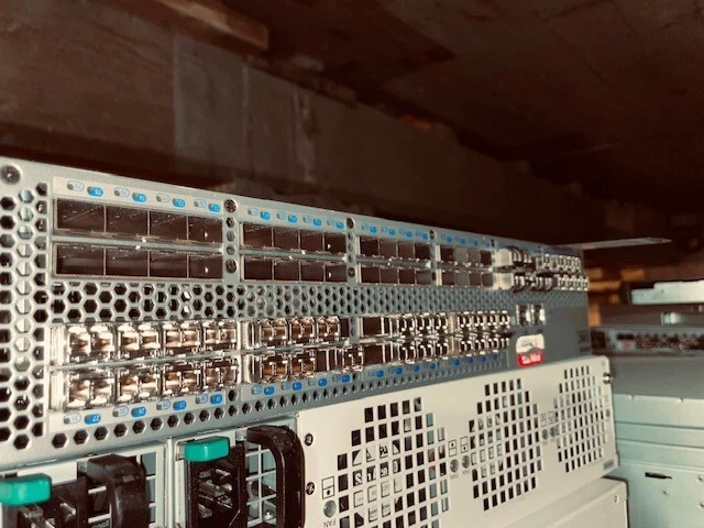 EMC   DS-5300B 80-Ports 100-652-537 Switch  w/ SFP  Dual powersupply - Image 1 of 4