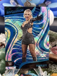2023 Panini Revolution WWE #42 Scarlett Cosmic Parallel 121/149 - Foto 1 di 2