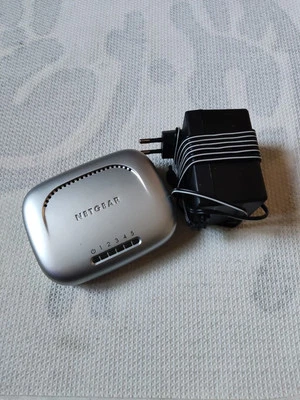 NETGEAR FS605 V2 FAST ETHERNET SWITCH 5-PORTS 10/100 MBPS Top Zustand  - Bild 1 von 3