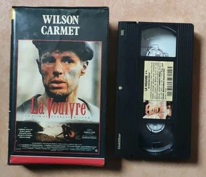 #235 K7 VHS / CASSETTE Vidéo Wilson Carmet La Vouivre Un Film De Georges Wilson  - Picture 1 of 2