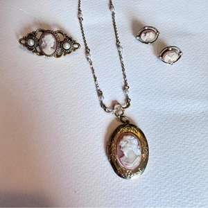 Conjunto de broche y pendientes medallón camafeo tono dorado vintage joyería patrimonial - Imagen 1 de 11