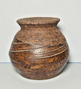 Studio Squat Stoneware Weed Pot Vessel Vintage Signed Henderson Red/Brown Scored - Picture 1 of 8