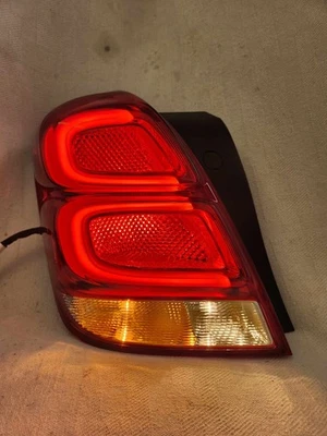 *LED* Luz trasera lateral del conductor Chevrolet Trax 2017-2022; código de opción LED UGE Foto 1 de 4