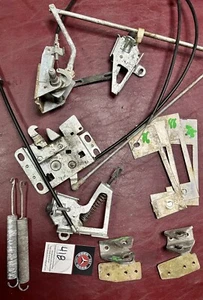 Mercedes-Benz R107 Convertible Soft Top Latch (418) - Bild 1 von 2
