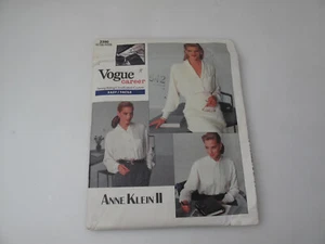 Blusa Miss Vogue 2390 SIN CORTES Patrón Anne Klein ll Carrera Fácil Talla 12-14-16 (R) - Imagen 1 de 7