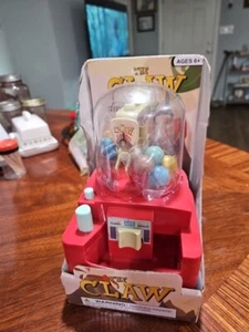 The Claw Dino World Game New In Box 2019 - Picture 1 of 6