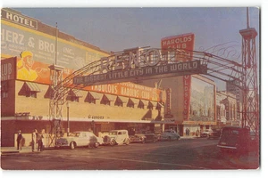 RENO ARCH Nevada Street Scene "Harolds Club" Casino Vintage Postcard 1940s - Picture 1 of 2