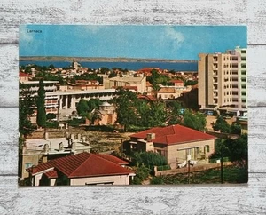 AK Larnaca Zypern Meer Architektur Urlaub Reise Ansichtskarte Vintage Postkarte - Picture 1 of 2