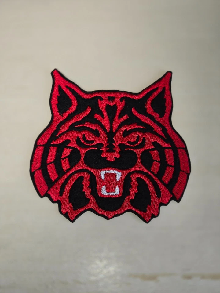 Parche de apliques bordados de hierro para mascota Wildcats de 4 pulgadas Foto 1 de 1