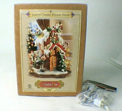 Grandeur Noel Lighted Holiday House 9" Christmas Ceramic 2002 w/ New Light MINT Foto 1 de 4