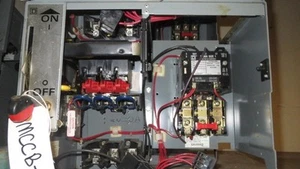 SQUARE D 30 AMP ABGESICHERTER MOTOR STEUERSCHAUFEL MODELL 5 NEMA GRÖSSE 1 STARTER - Bild 1 von 3