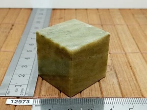 CUBE 30 mm VESUVIANITE naturelle - mineraux esoterisme soin reiki presse papier - Picture 1 of 3