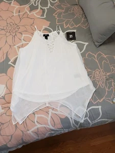 IZ Byer Tank Top Womens Sz Med White Flowing NWT (147) - Picture 1 of 9