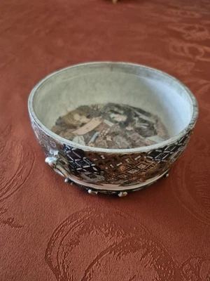 Antique Hand Painted Japanese Satsuma Bowl. Meiji Period . 5 1/2 " Diametet - Image 1 of 3