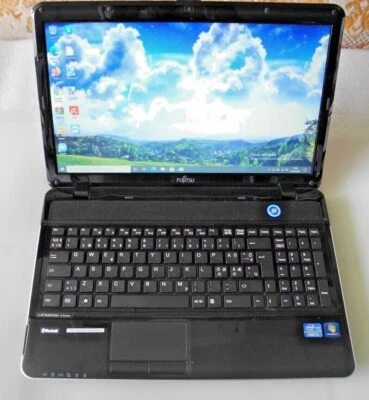Fujitsu Lifebook AH531 Notebook PC i3 2350 4gb DDR3 500gb SSHD HDMI Windows 10 - Immagine 1 di 4