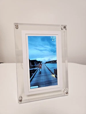 7 Inch Acrylic Wifi touch Digital Photo Frame Full HD USB-C Built-in speaker - Image 1 of 4