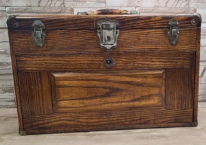 Antigua caja de herramientas de maquinista de madera de roble con 7 cajones con llave de trabajo - Imagen 1 de 7