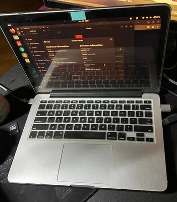 MacBook Pro 13.3 in Early2015Silver/Intel Core i5 4th Gen. 2.40 GHz, 1Tb 8GB Ram - Image 1 of 4