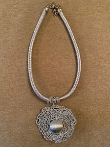 Silver Necklace with Flower pendant - Bild 1 von 2