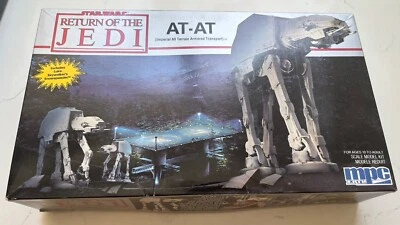 Original 1989 MPC ERTL Star Wars Return of the Jedi AT-AT Scale Model Kit M23 - Image 1 of 4