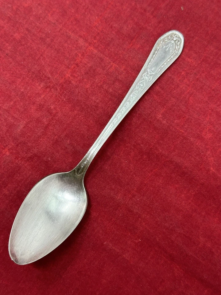 Hampton Court Community Plate 1926 Flatware Silverplate Wreath ONEIDA 6" Spoon - Image 1 of 4
