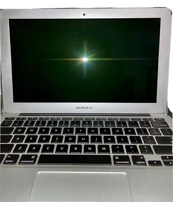Apple MacBook Air A1370 11.6 inch Laptop - MC968LL/A (July, 2011) Foto 1 de 4