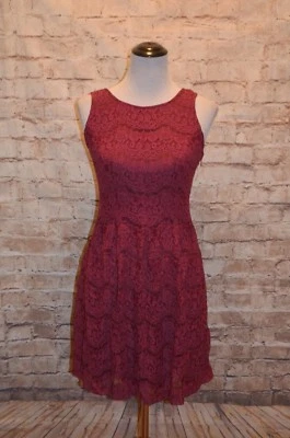 Vestido de encaje Modcloth Ever Adultory vino nuevo sin etiquetas línea S Mystic A  Foto 1 de 4